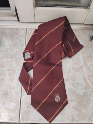 Corbata Real Madrid Vino con Rayas Doradas
