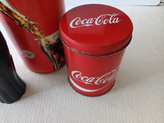 Set da collezione Coca Cola: cannucce, bottiglia e due bicchieri