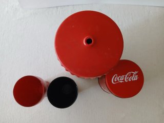 Set da collezione Coca Cola: cannucce, bottiglia e due bicchieri