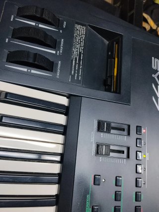 Sintetizador Yamaha SY77