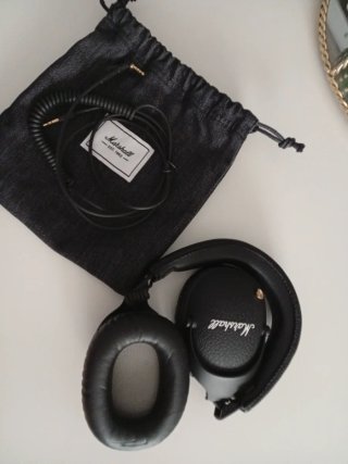 Auriculares Marshall Negros y Dorados