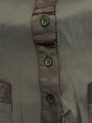 Camisa elegante entallada marrón