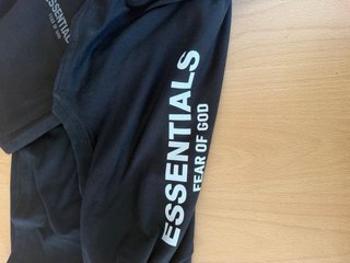Conjunto Essentials Negro Talla M
