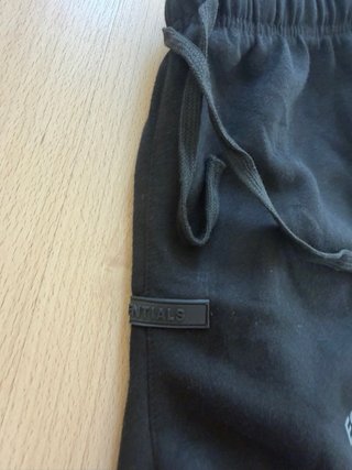 Conjunto Essentials Negro Talla M