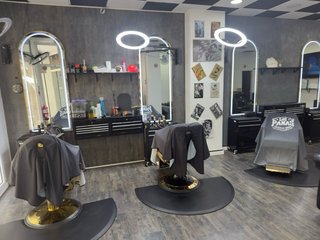 Alquilo puesto de barbero o peluquera