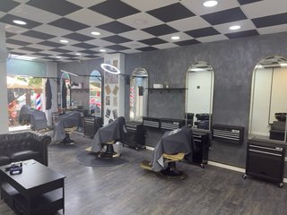 Alquilo puesto de barbero o peluquera