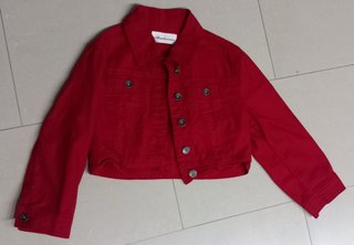 Cazadora vaquera Stradivarius roja