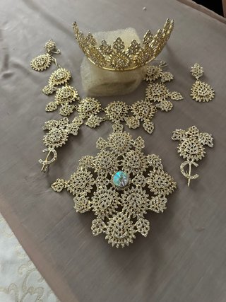Juego de Joyas Corona y Pendientes