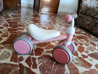 Triciclo infantil rosa y gris