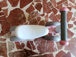 Triciclo infantil rosa y gris