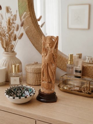 FIGURA ORIENTAL DE SÁNDALO TALLADA A MANO
