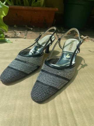 Zapatos marca Platino de fiesta negros y plateados