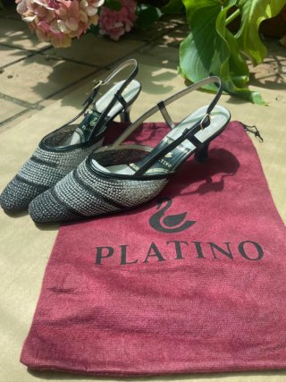 Zapatos marca Platino de fiesta negros y plateados