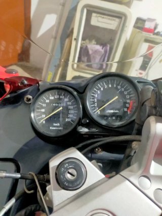 Kawasaki ZZR600 Roja y Plata