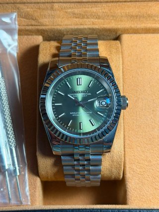 Seiko Mod Date Just Verde