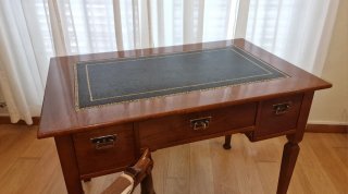 Escritorio y Butaca de Madera