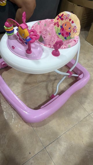 Andador bebé niña rosa