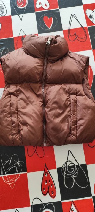 Chaleco acolchado marrón Bershka