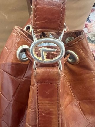 Borsa a secchiello in pelle effetto coccodrillo