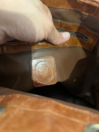 Borsa a secchiello in pelle effetto coccodrillo