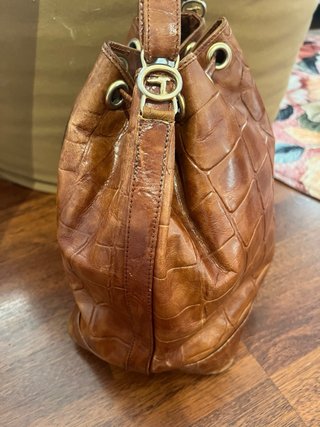 Borsa a secchiello in pelle effetto coccodrillo