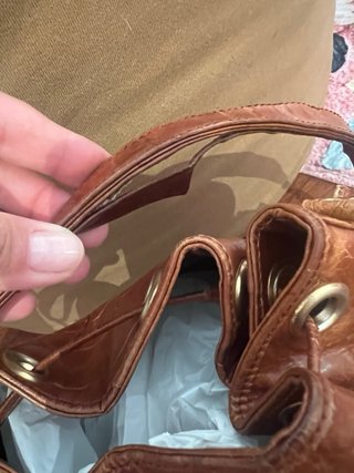 Borsa a secchiello in pelle effetto coccodrillo
