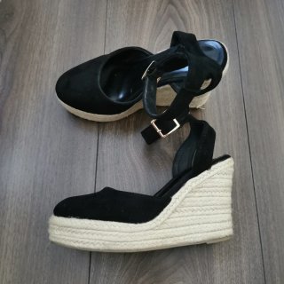 Sandalias cuña esparto negras