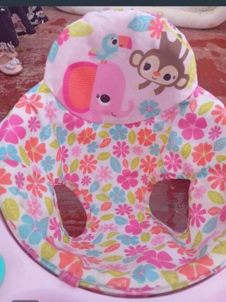Tacatá para bebé rosa con juguetes