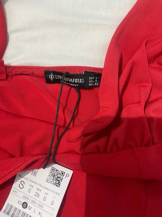 Body rojo escote pico talla S