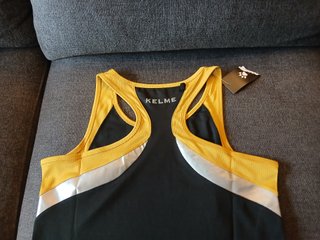 Camiseta tirantes Kelme Gravity Negra y Amarilla