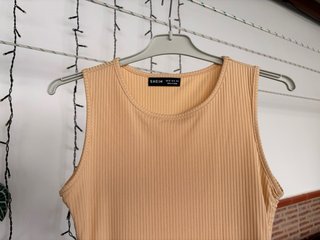 Vestido elástico ajustable con cordón enlaterales