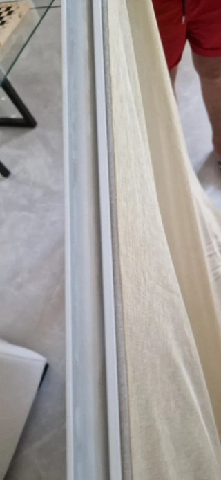 Store beige transparente.