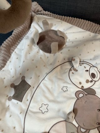 Gimnasio para bebé con peluches