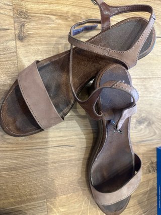 Sandalias Beige y Marrón