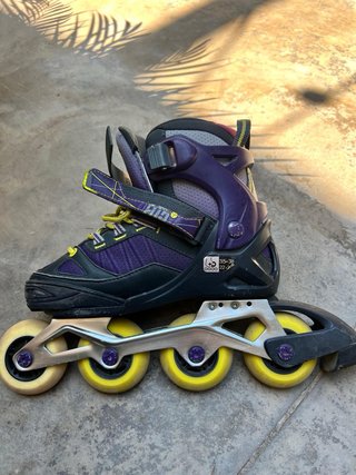 2 pares patines en línea morados y negros