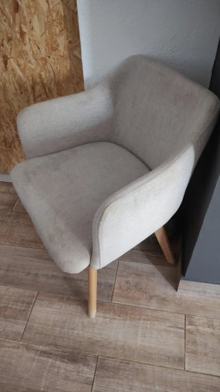 Sillón nórdico beige tela y madera