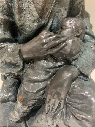 Figura Maternidad Hierro y Mármol
