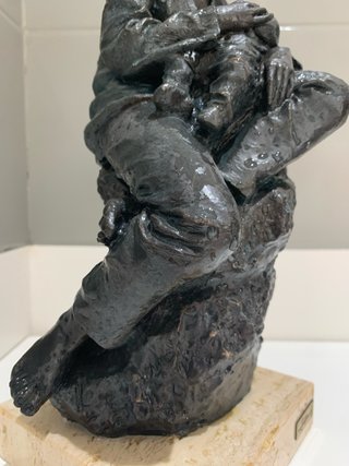 Figura Maternidad Hierro y Mármol