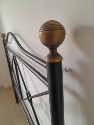 Cabecero de forja 135cm negro y dorado