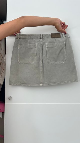 Falda gris de mujer