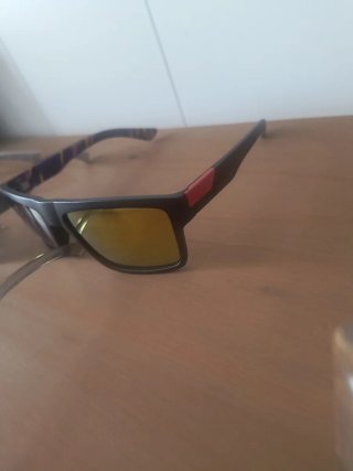 Gafas de sol negras y multicolor