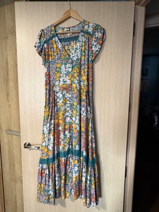 Vestido estampado floral verde amarillo y blanco