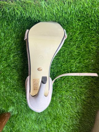 Sandalias de tacón beige