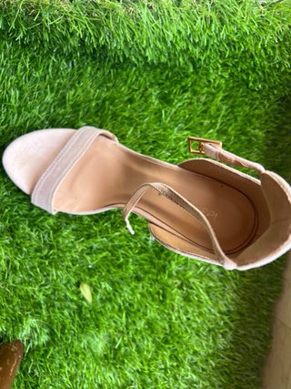 Sandalias de tacón beige
