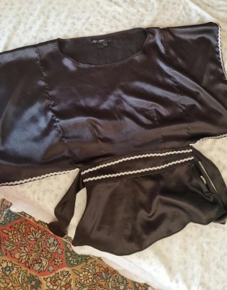 Blusa Y2K Reworked Satinada Negra Coquette