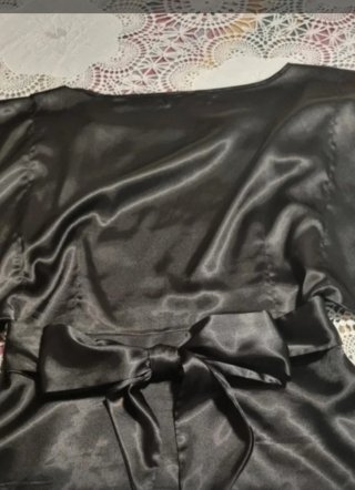 Blusa Y2K Reworked Satinada Negra Coquette