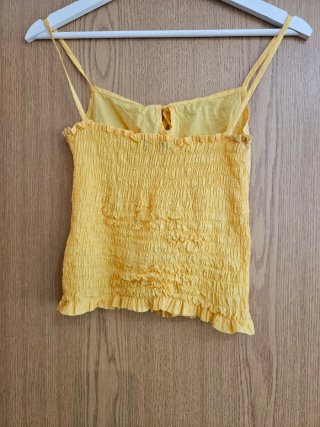Top Bershka amarillo nido de abeja