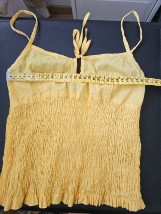 Top Bershka amarillo nido de abeja