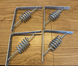 4 Escuadras metálicas 15 cm con muelle