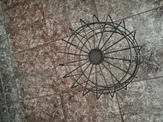 Mesa auxiliar cesta metal y madera